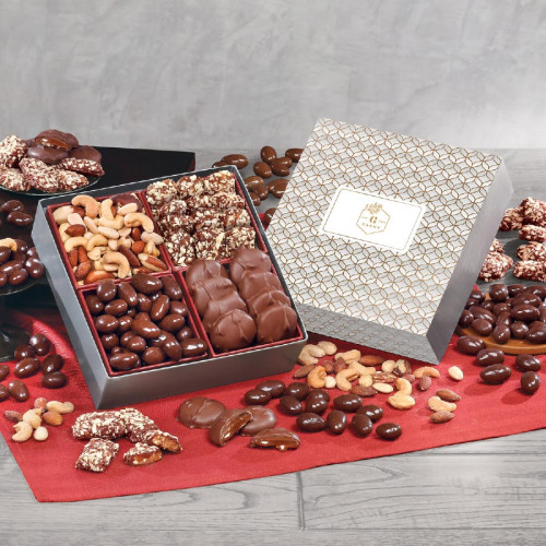 Holiday Gift Box with Gourmet Treats Holiday Gift Box with Gourmet Treats