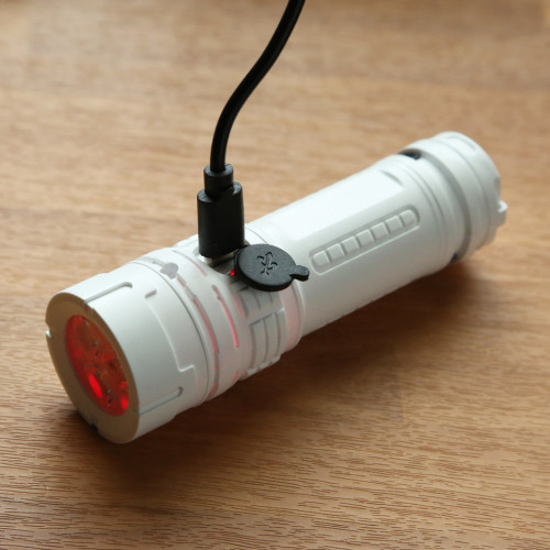 reNew Lite Rechargeable Flashlight reNew Lite Rechargeable Flashlight
